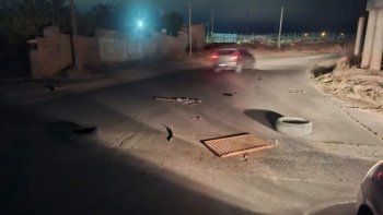 inesperado bloqueo provoco la perdida del control de un motociclista que volco y termino internado inesperado bloqueo provoco la perdida del control de un motociclista que volco y termino internado