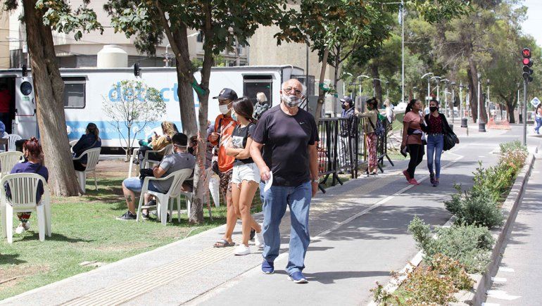 En qué ciudades neuquinas viven los enfermos con coronavirus