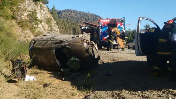 Tres personas lesionadas en un vuelco sobre la Ruta 40