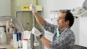 El influencer de la salud construyó una comunidad de miles de seguidores mientras ofrecía terapias sin respaldo científico. El influencer de la salud construyó una comunidad de miles de seguidores mientras ofrecía terapias sin respaldo científico.