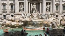 la fontana de trevi aparecio tenida de negro por una protesta sobre el clima la fontana de trevi aparecio tenida de negro por una protesta sobre el clima