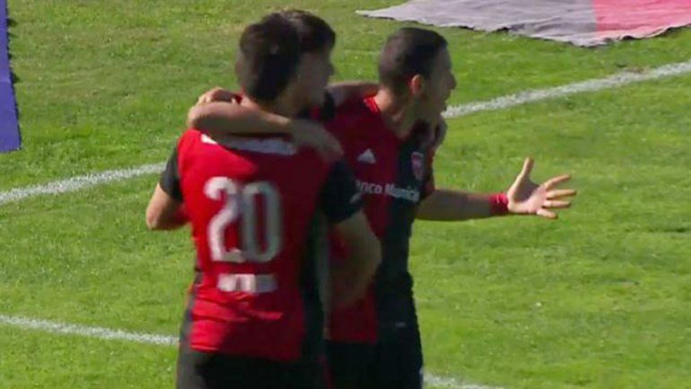 Newells goleó a Aldosivi y quedó a dos puntos de Boca