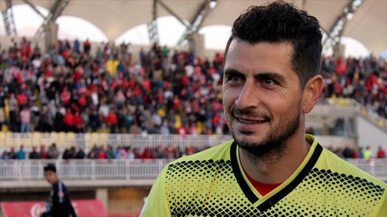 Viene de defender el arco de Unión La Caleta y de la selección chilena.