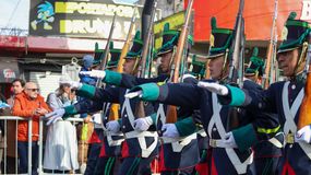 El desfile del 9 de julio se vive en un día soleado en Neuquén capital / Foto Archivo