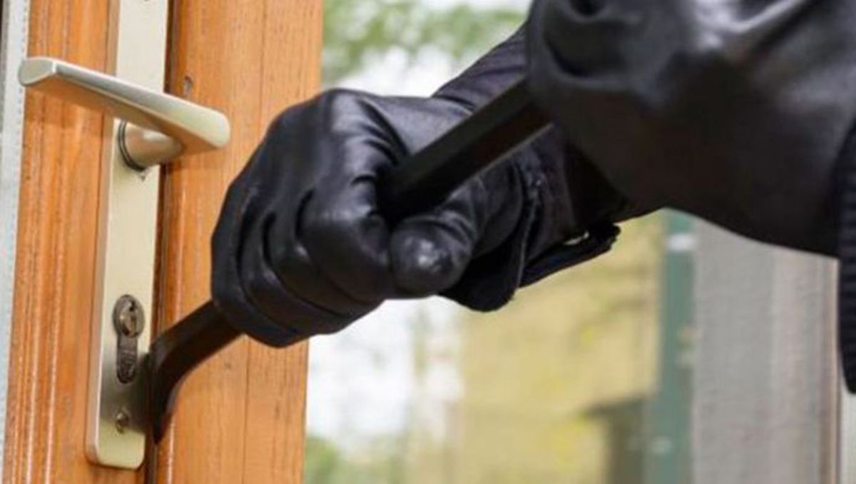 Sufrió un robo y la aseguradora se negó a pagarle porque no tenía rejas