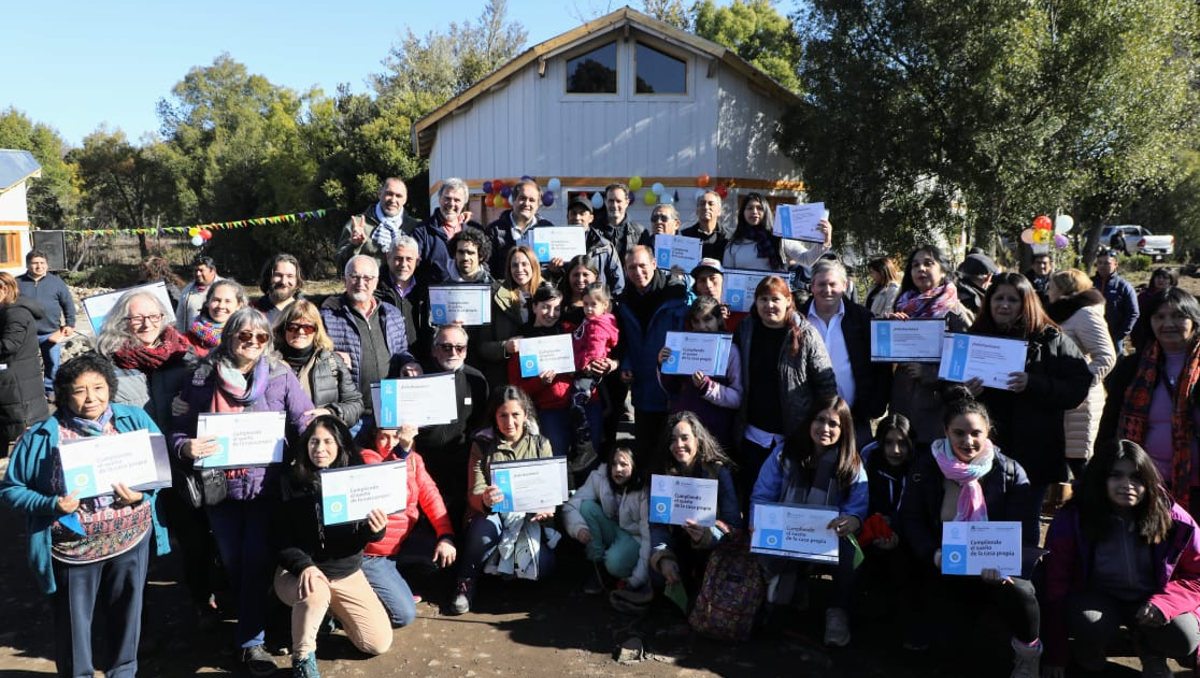 Ferraresi y Gutiérrez entregaron viviendas a familias mapuches