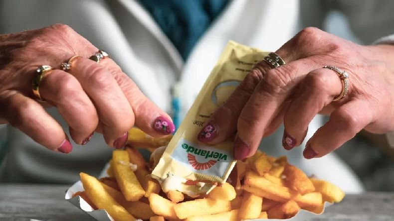 Europa le dice adiós a los mini sobres de mayonesa | LM Neuquen Europa le dice adiós a los mini sobres de mayonesa