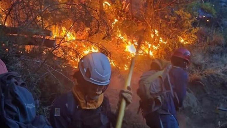 Sigue activo el incendio en Epuyén, Chubut. Sigue activo el incendio en Epuyén, Chubut.