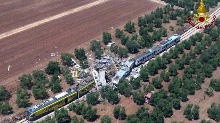 Al menos 26 muertos en Italia por un choque de trenes