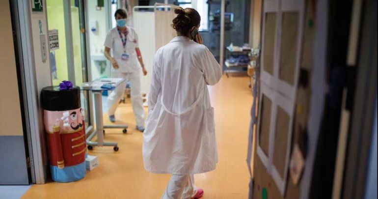 La mayoría de los casos corresponde a mayores de 60 años y menores de 10.