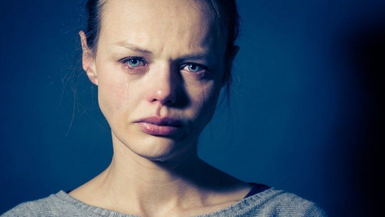 Soñar con llorar está relacionado con drenar tus emociones