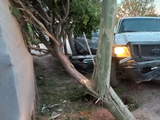 Caos en Centenario: se le trabó el freno con una botella y desencadenó tres choques