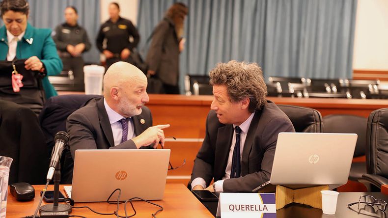 El fiscal Pablo Vignaroli y el representante de Fiscalía de Estado, Gustavo Kohon.