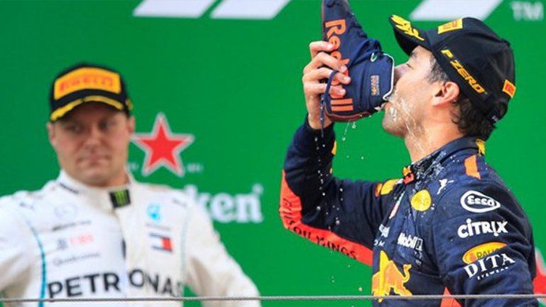 Ricciardo ganó una caótica carrera en China