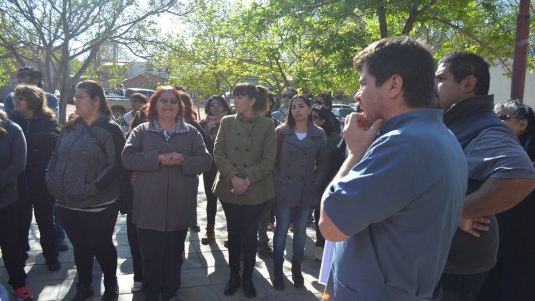 Unos 60 vecinos se juntaron en el hospital para encontrar una solución.