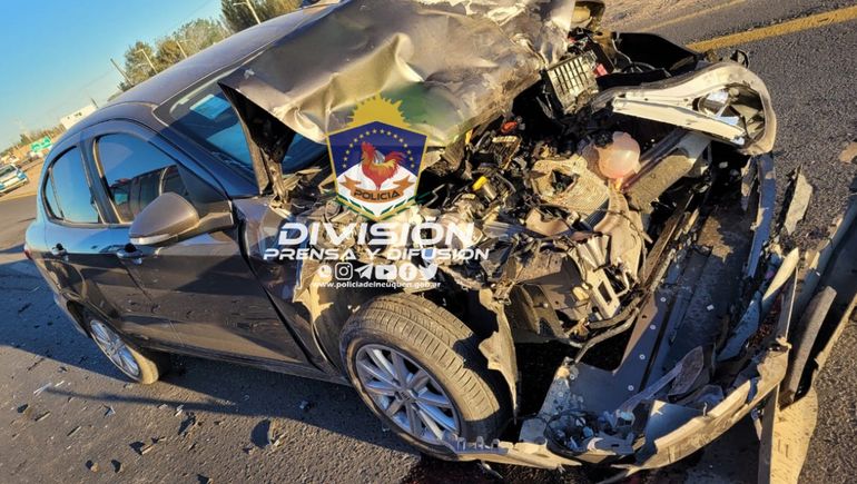 Autovía: una conductora se encandiló con el sol y chocó a una camioneta