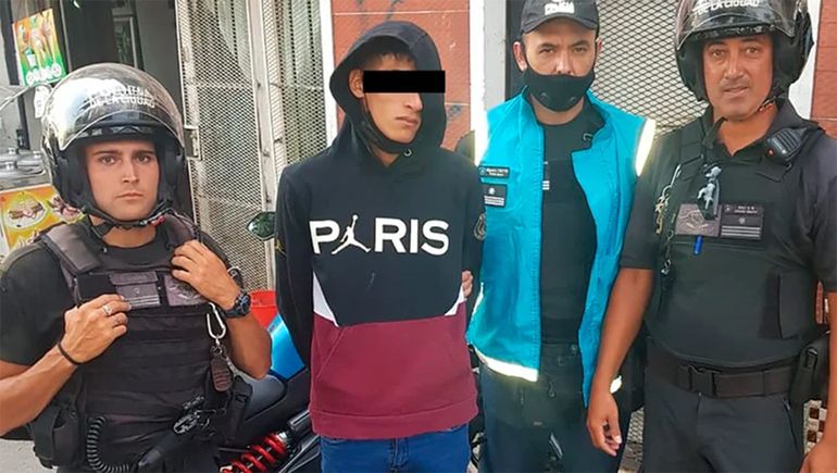 Asesinaron a puñaladas a un adolescente para robarle el celular