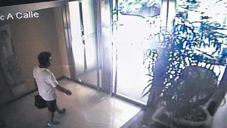 Cuando habló con su familia dijo que estaba bien pero que tenía mucho miedo. Tendría problemas financieros.