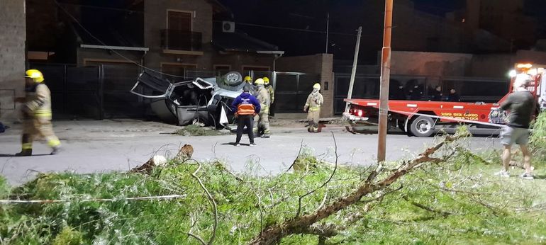 Accidente fatal: la camioneta donde viajaban los adolescentes. Accidente fatal: la camioneta donde viajaban los adolescentes. 