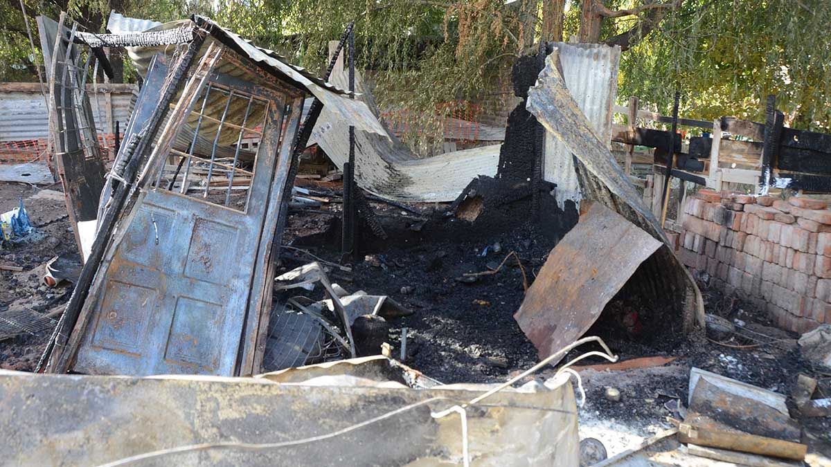 Quemaron la casa del crimen del barrio Islas Malvinas