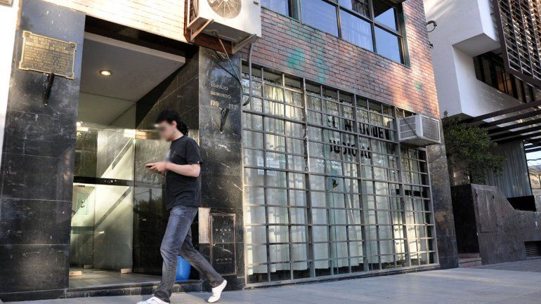 Acusan a un joven de violar a su hermana y a un hombre de embarazar a su hijastra