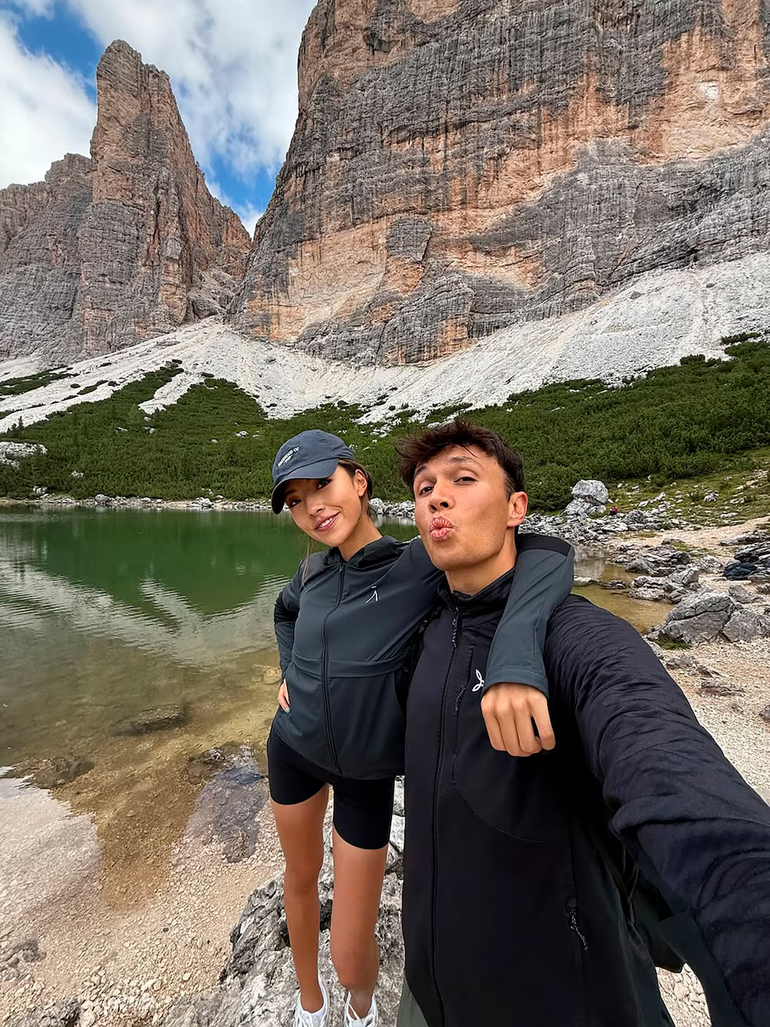 Alexander Albon y Lily He Alexander Albon y Lily He