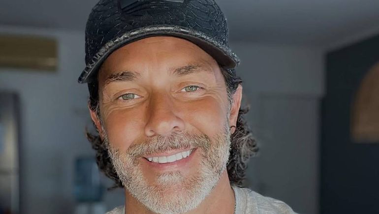 Quién es la cantante y nueva novia de Mariano Martínez, 18 años menor que él