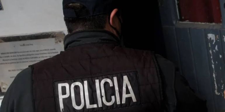 Condenan a un policía por amenazar, robar y abusar de una mujer en un allanamiento