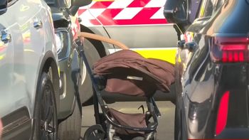 Un bebé murió y su hermano está grave tras ser atropellados en el estacionamiento de un centro comercial en Australia. Un bebé murió y su hermano está grave tras ser atropellados en el estacionamiento de un centro comercial en Australia.