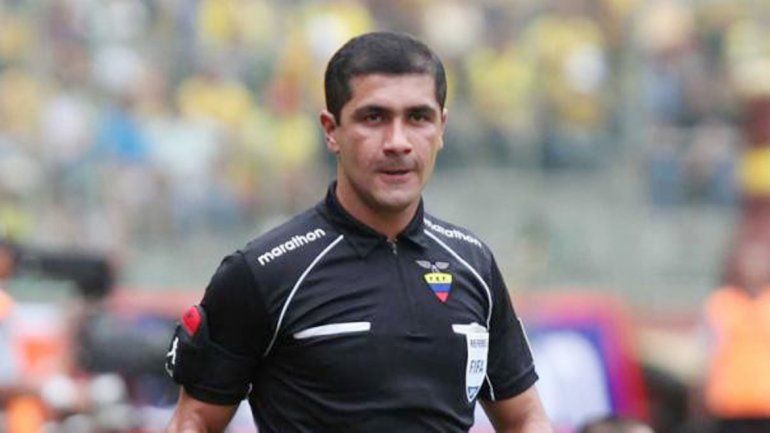 El ecuatoriano Zambrano dirigirá el partido de River en la 1ra fecha.