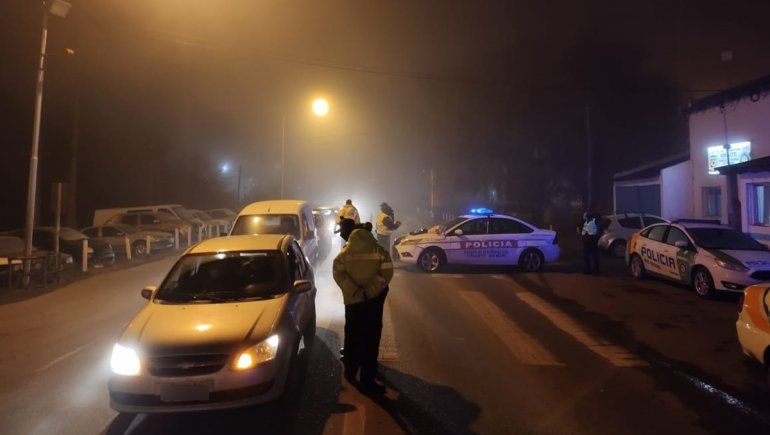 Ni el frío ni la niebla pararon los controles de alcoholemia en las rutas del Alto Valle