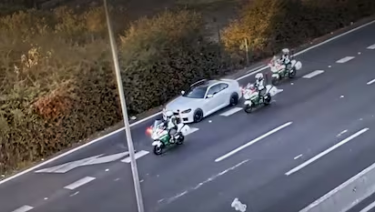 El hombre fue detenido por circular a una excesiva velocidad en autopista.