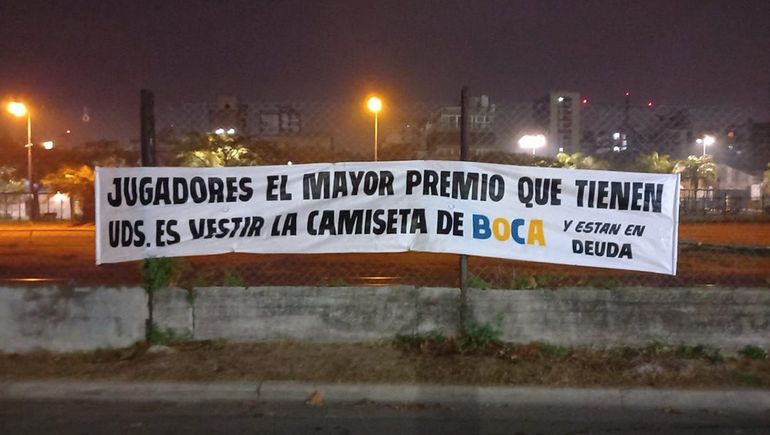 Caos total en Boca: la barra se expresó contra los jugadores