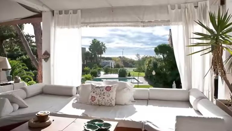 La mansión les costó a Messi y Antonela una inversión inicial de algo más de 4 millones de euros. La mansión les costó a Messi y Antonela una inversión inicial de algo más de 4 millones de euros.