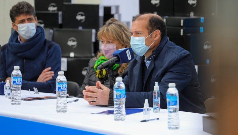 Entregarán mil notebooks para estudiantes secundarios sin conectividad