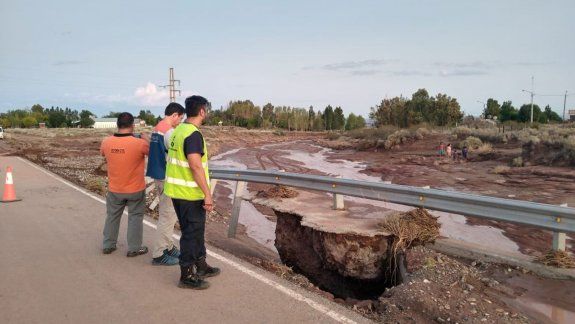 Comienzan los trabajos en la Ruta 237 y el corte se extiende