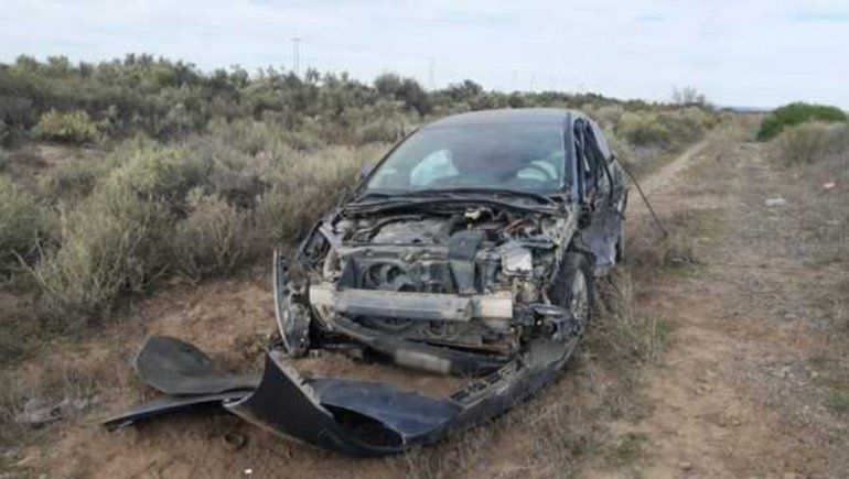 Susto sobre la Ruta 151: impactó contra un camión y se salvó de milagro