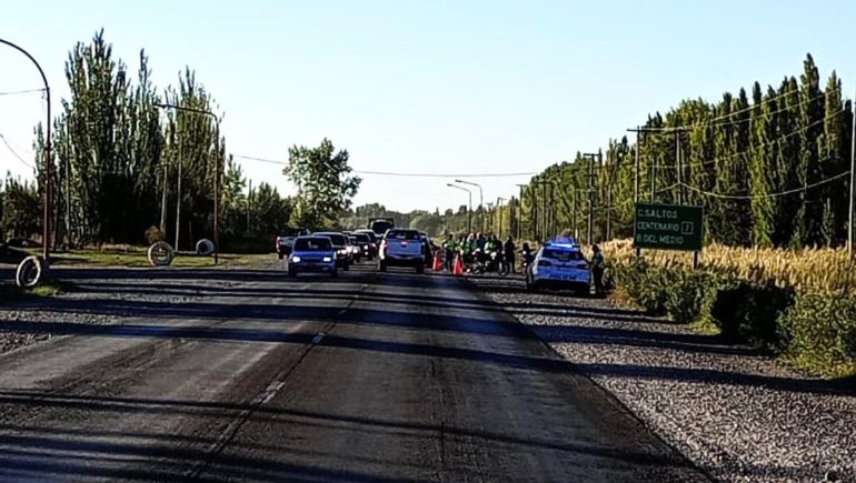 Accidente entre una camioneta y una motocicleta en la Ruta 151. (Foto: Miguel Ángel Parra)