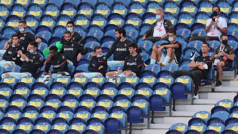 A Cristiano Ronaldo lo retaron por no usar tapaboca