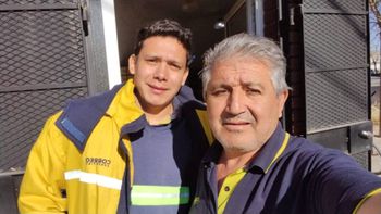 Alfredo, un histórico del Correo, junto a Cristian, uno de sus jóvenes compañeros. Alfredo, un histórico del Correo, junto a Cristian, uno de sus jóvenes compañeros.