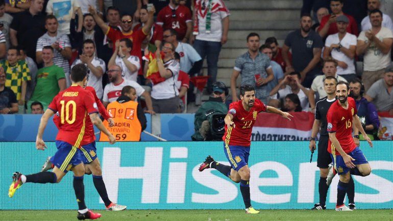 Nolito festeja su gol.