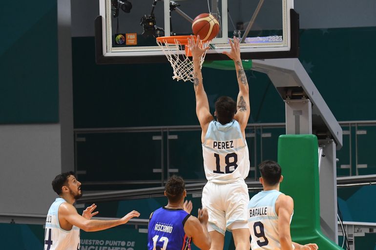 Agustín busca el tablero en uno de los pasajes del juego. Foto: Sergio Dovio. Agustín busca el tablero en uno de los pasajes del juego. Foto: Sergio Dovio.