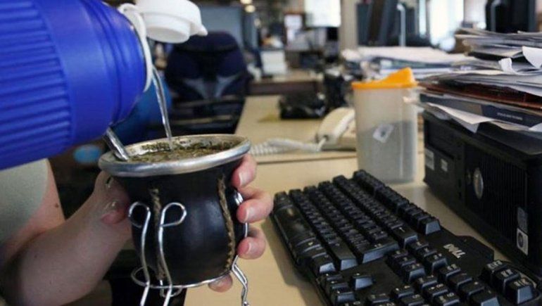 Catamarca prohíbe el mate a todos los empleados públicos
