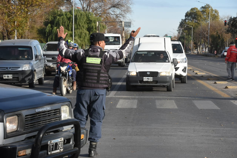 Corte en la Ruta 22 sin camino alternativo: ¿Qué recomienda la Policía?