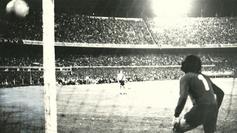 Así fue la única final: el gol fantasma y el triunfo Xeneize