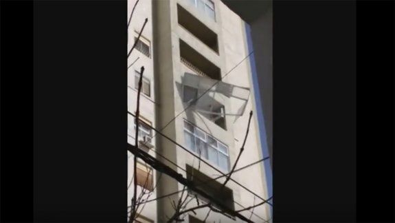 Así explotaron los ventanales en un edificio céntrico