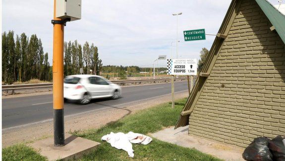 Un hombre murió luego de ser embestido por un auto