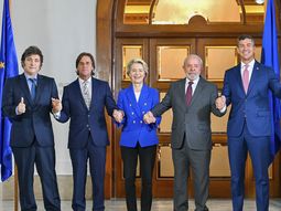 Los presidentes de los países que componen el Mercosur junto a Von der Leyen, en la última reunión de bloque realizada en Montevideo a fines del año pasado. Los presidentes de los países que componen el Mercosur junto a Von der Leyen, en la última reunión de bloque realizada en Montevideo a fines del año pasado.