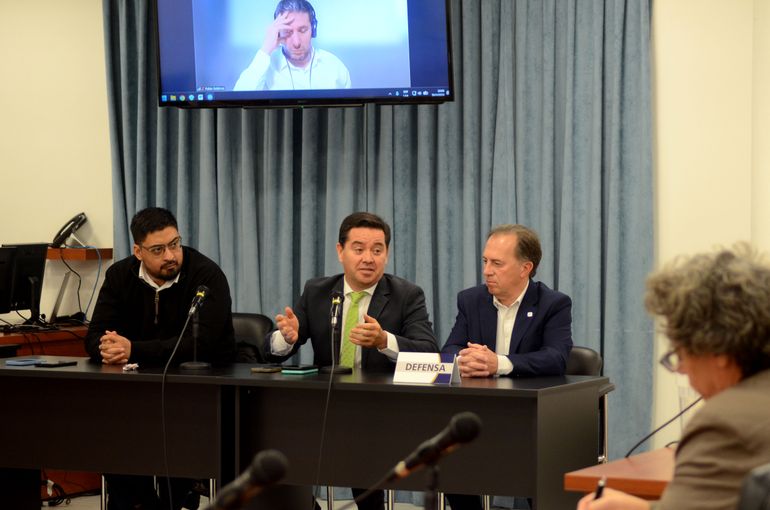 El abogado defensor de Luis Bertolini, Javier Pino Muñoz le dijo que los fiscales que se pusieron a disposición para continuar con la investigación. "No es necesario salir en los medios con allanamientos", ijo. El abogado defensor de Luis Bertolini, Javier Pino Muñoz le dijo que los fiscales que se pusieron a disposición para continuar con la investigación. "No es necesario salir en los medios con allanamientos", ijo.