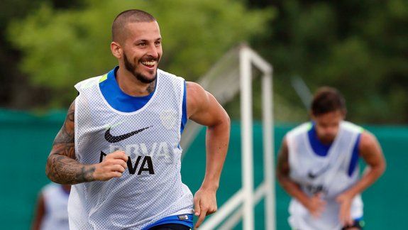Ante los rumores de una venta, la dirigencia se adelantó y le mejoró el contrato para que se quede un año más.